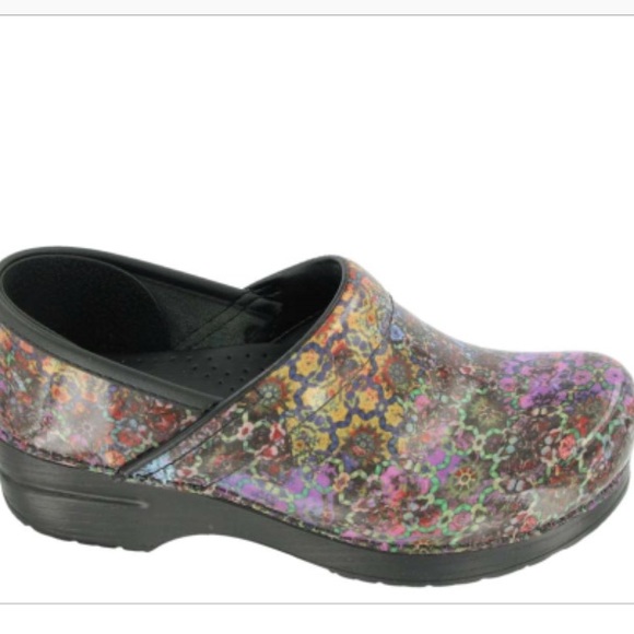 dansko multi mosaic patent